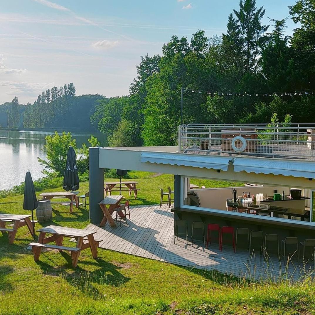 Hotel Restaurant La Dame Du Lac Монфланкин Екстериор снимка